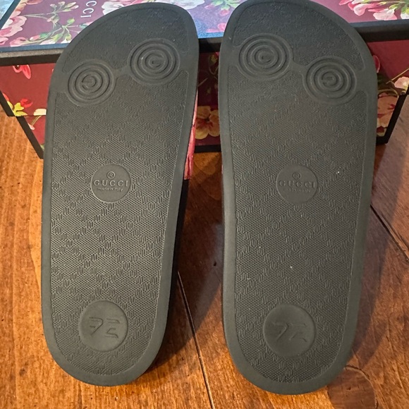 Gucci Floral Pattern Slides with Black Base - Picture 2 of 4